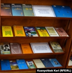 Мағжан Жұмабаевтың шығармалары мен ақын туралы кітаптар. Алматы, 12 қазан, 2023 жыл.