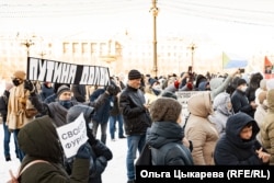 Владимир со своим транспарантом