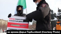 Дарья Горбылева на пикете обманутых дольщиков, Новосибирск