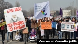 8 mart kuni Bishkekda o‘tkazilgan feministlar marshi.