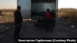 Разграбление аварийной новостройки в городе Обь