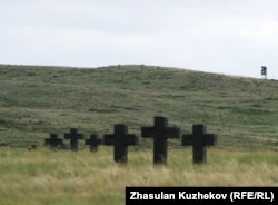 Спасск зиратындағы мемориал. Қарағанды облысы.