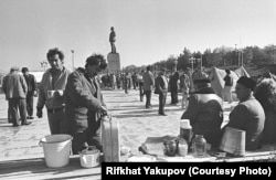 Участники пикета в Бахчисарае, 1990 год, фото Рифхата Якупова