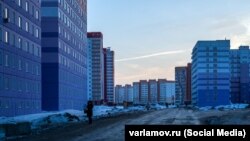 ЖК на юге Новосибирска, в котором заселенные дома соседствуют со стройкой