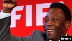 Futbol əfsanəsi brazilyalı Pele Fransada mətbuat konfransında. Mart 2014