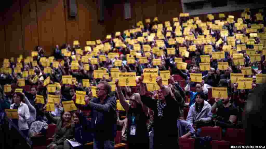 Акция в поддержку крымского режиссера Олега Сенцова на фестивале ​Docudays UA в Киеве, 25 марта 2017 года