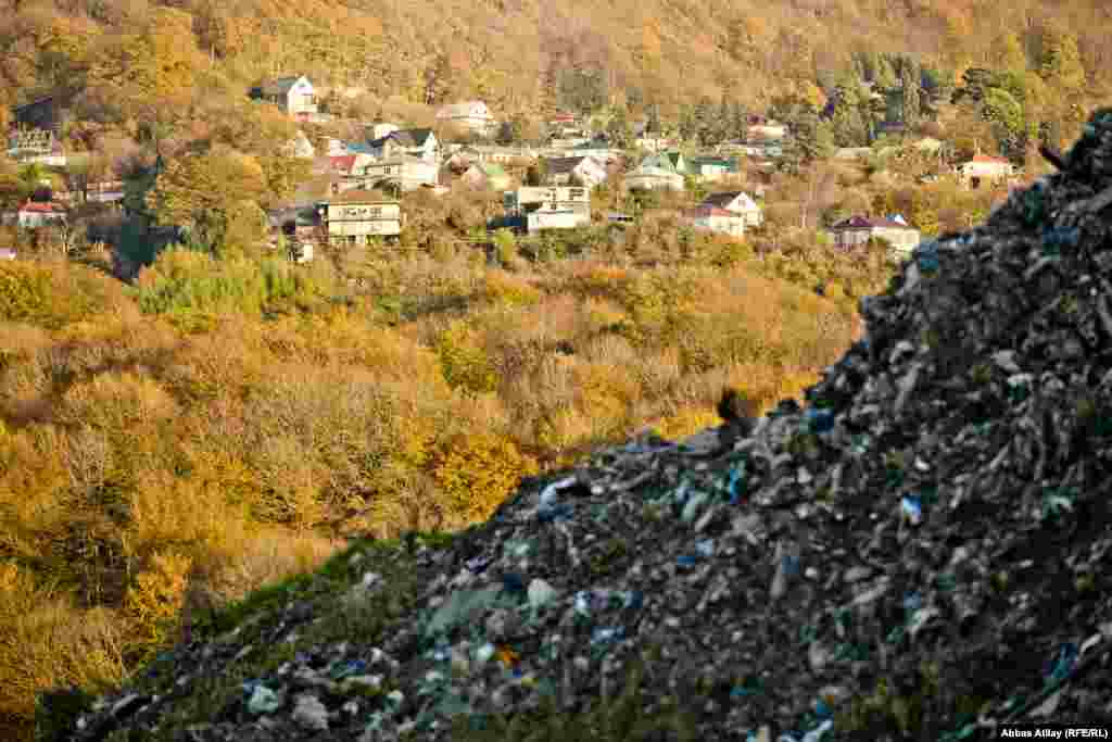 Zibilliyin yaxınlığında Lu, Atarbekov və Üç-Dərə kəndi yerləşir.&nbsp;